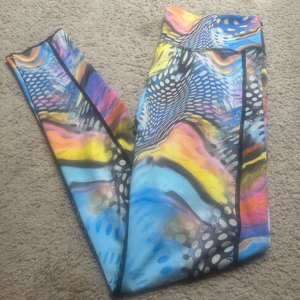 2-SIDED LEGGINGS —Tan POLKA DOT on BLACK & COLOR ABSTRACT COLOR
✅ Measurements
